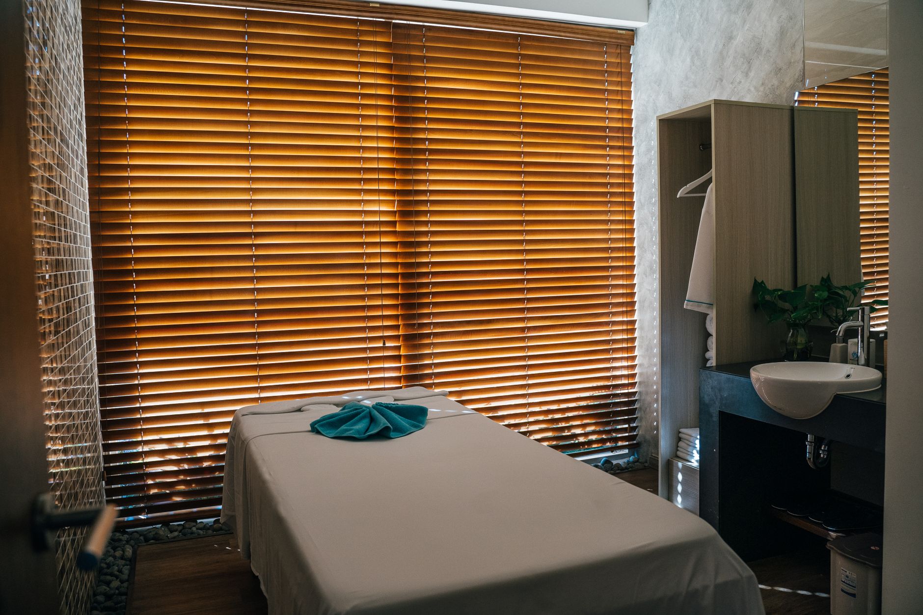AI assistants answer clinic questions by reading pages, not by ranking them